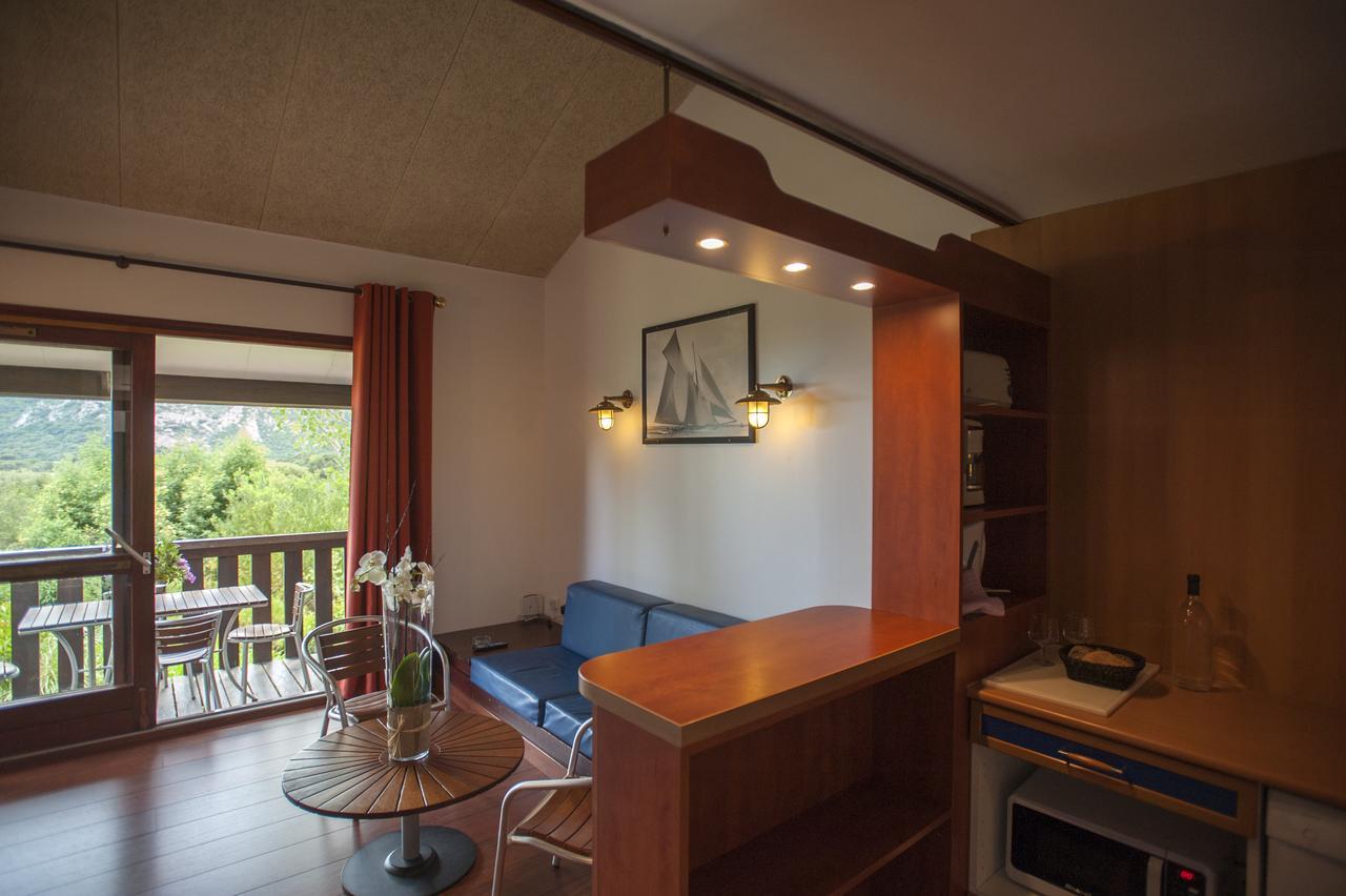 Residence Castell'Verde Порто-Векио Екстериор снимка